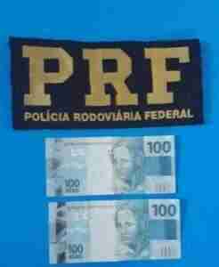 PRF apreendeu duas notas falsas durante abordagem em Santo Antônio Patrulha | Foto: Polícia Rodoviária Federal / Divulgação / CP