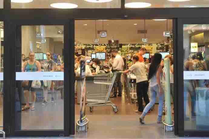 Supermercados não funcionarão somente na terça-feira | Foto: Mauro Schaefer / CP Memória