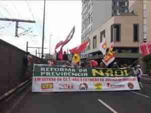 Centrais sindicais realizam protesto em Porto Alegre. Foto: Jéssica Moraes/Rádio Guaíba