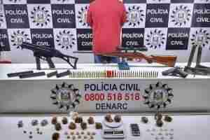 Homem é preso com forte armamento em Alvorada. Foto: Polícia Civil / Divulgação / CP